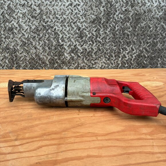 Milwaukee Sawzall 6507-21 Reciprocating Corded Electric Heavy Duty Saw - Picture 3 of 7
